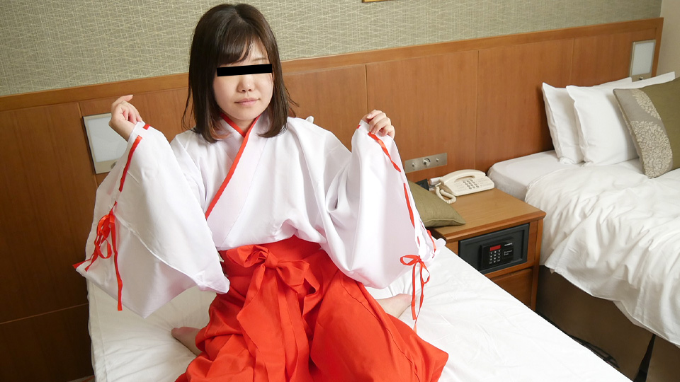10musume 011022_01 Vaginal cum shot to a shrine maiden as a punishment